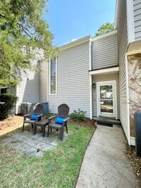 Building Photo - Yacht Cove