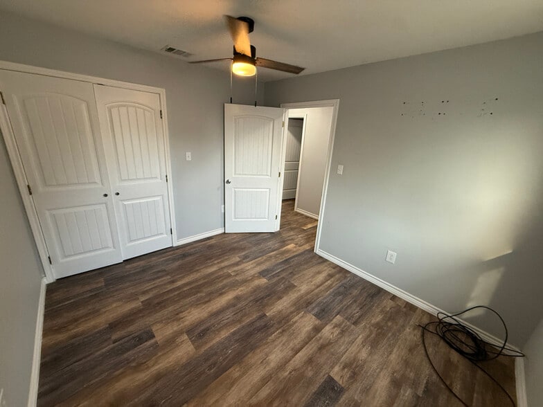 Building Photo - 411 W A Ave