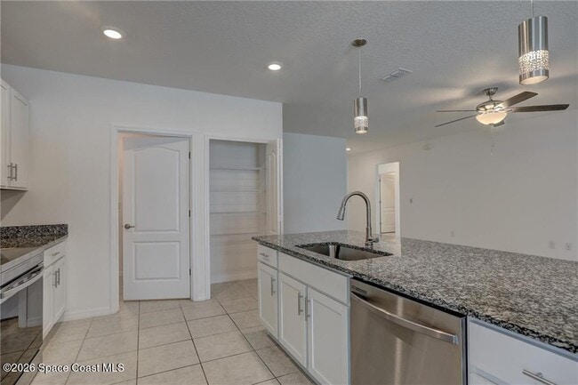 Building Photo - 406 Easy St