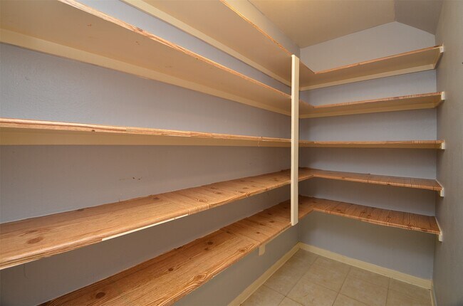 Building Photo - 2707 Roaring Oaks Ln