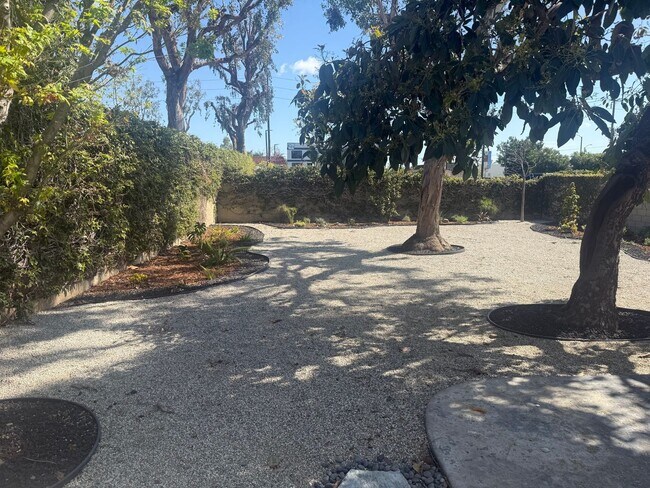 Building Photo - Cute Home Calling