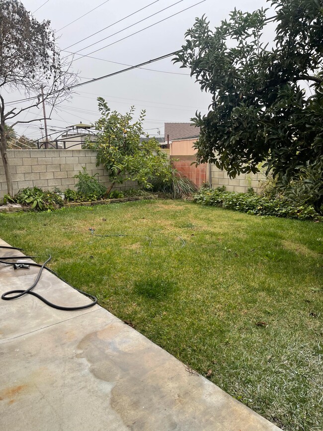 Building Photo - 326 S Euclid St