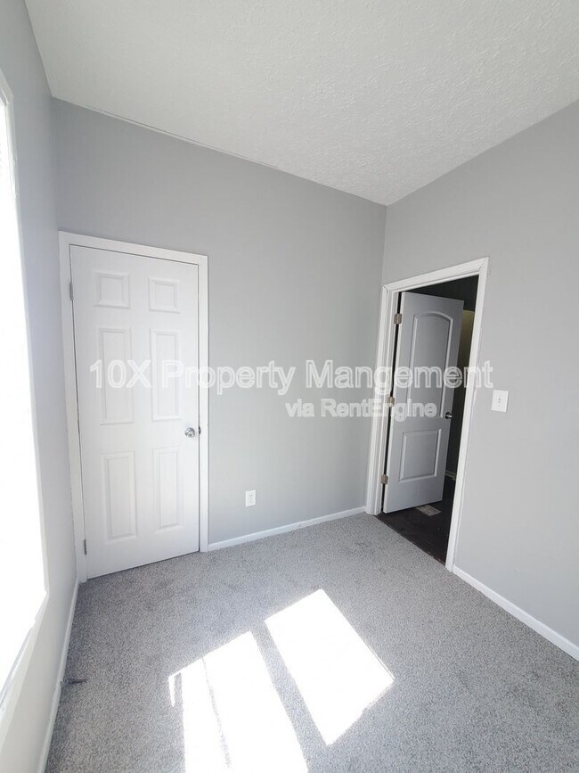Building Photo - 100 N Harris Ave