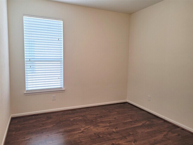 Building Photo - 1128 Swinford Ct