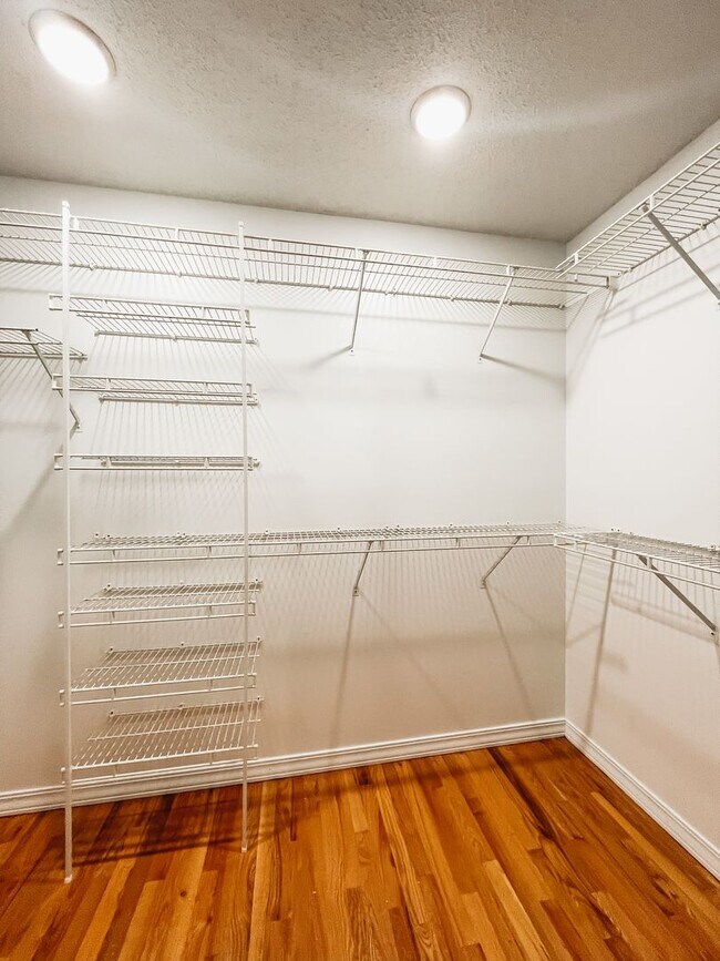 Building Photo - Southwest Springfield - Kickapoo High