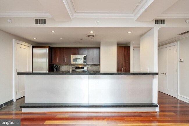 Building Photo - 219 S 18th St