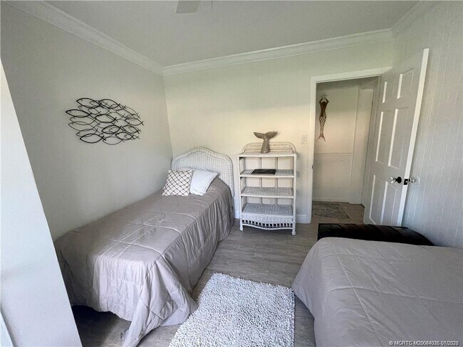 Building Photo - 2171 NE Pelican Terrace