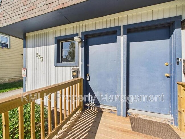 Building Photo - 533 Gage St