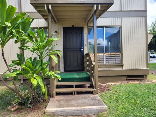 Building Photo - Nice 3bd, 1.5 bath, 2pkg 1268sqft w/lanai ...