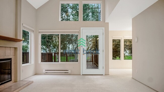 Building Photo - 3 Bed 2.5 Bath Townhouse Available for Rent!