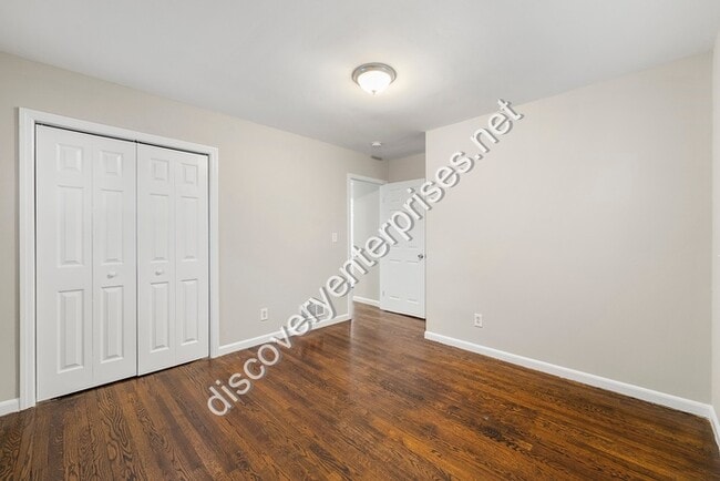 Building Photo - 928 Shieldcrest Way