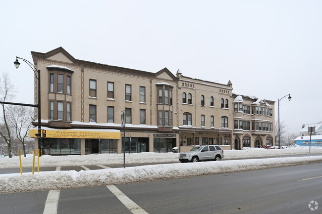 Primary Photo - Lake Ravine Apartments