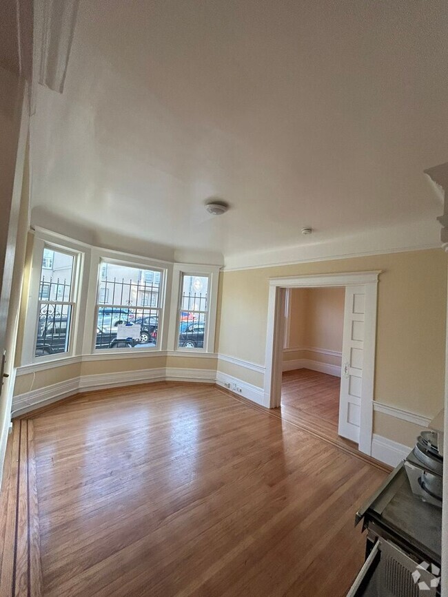 Building Photo - Two Bedroom Available Now in Noe Valley!!