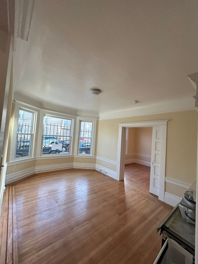 Primary Photo - Two Bedroom Available Now in Noe Valley!!