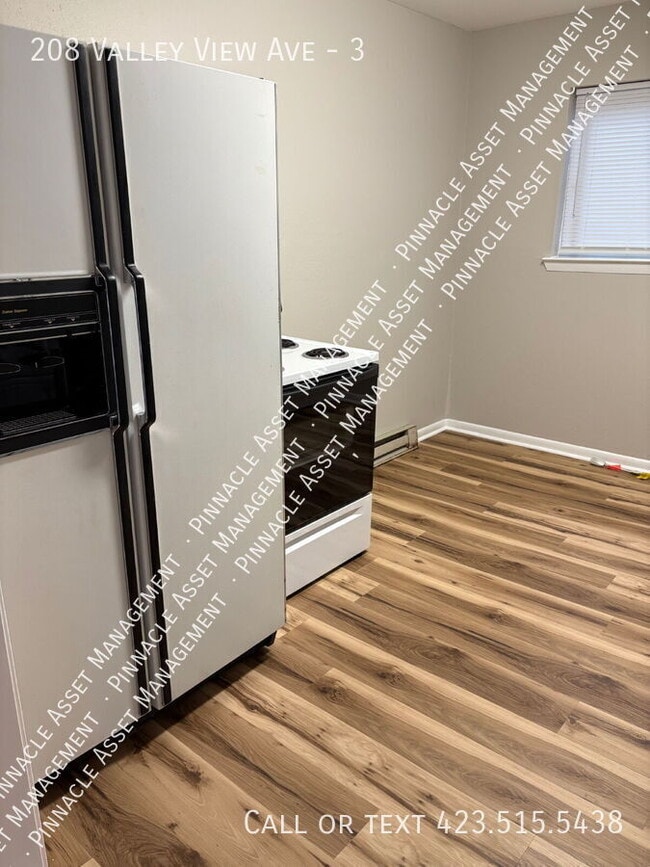 Building Photo - 208 Valley View Ave