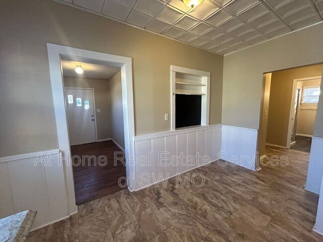 Building Photo - 1040 S Ferguson Ave