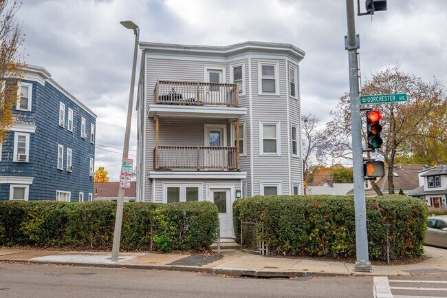 Building Photo - 2131 Dorchester Ave