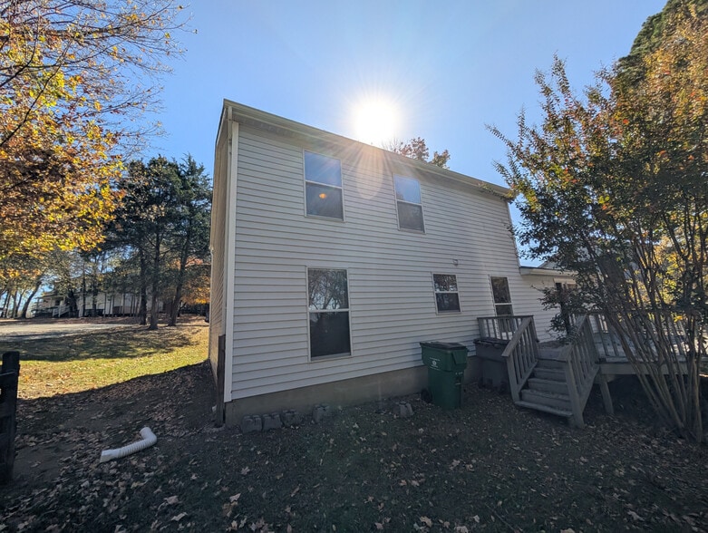 Building Photo - Room in House on Flint Glenn Ln