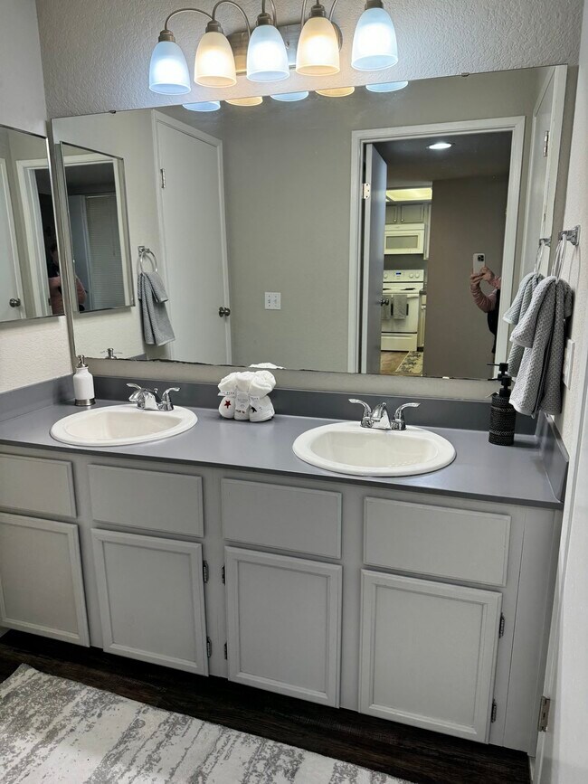 Building Photo - 8407 18th Ave W