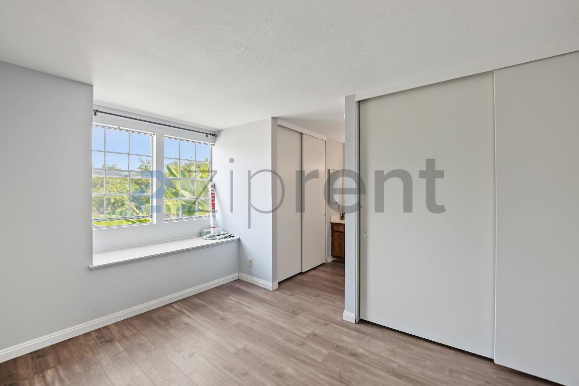 Building Photo - Unit