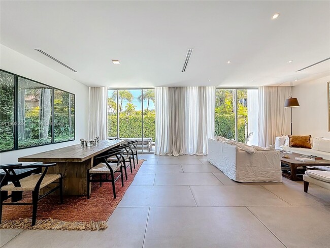 Building Photo - 561 Warren Ln