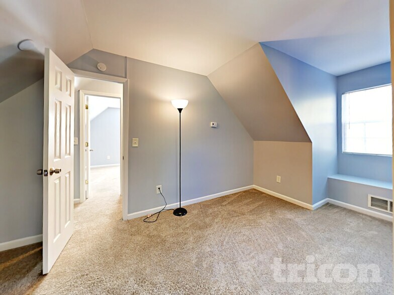 Building Photo - 3912 Laurel Bend Dr