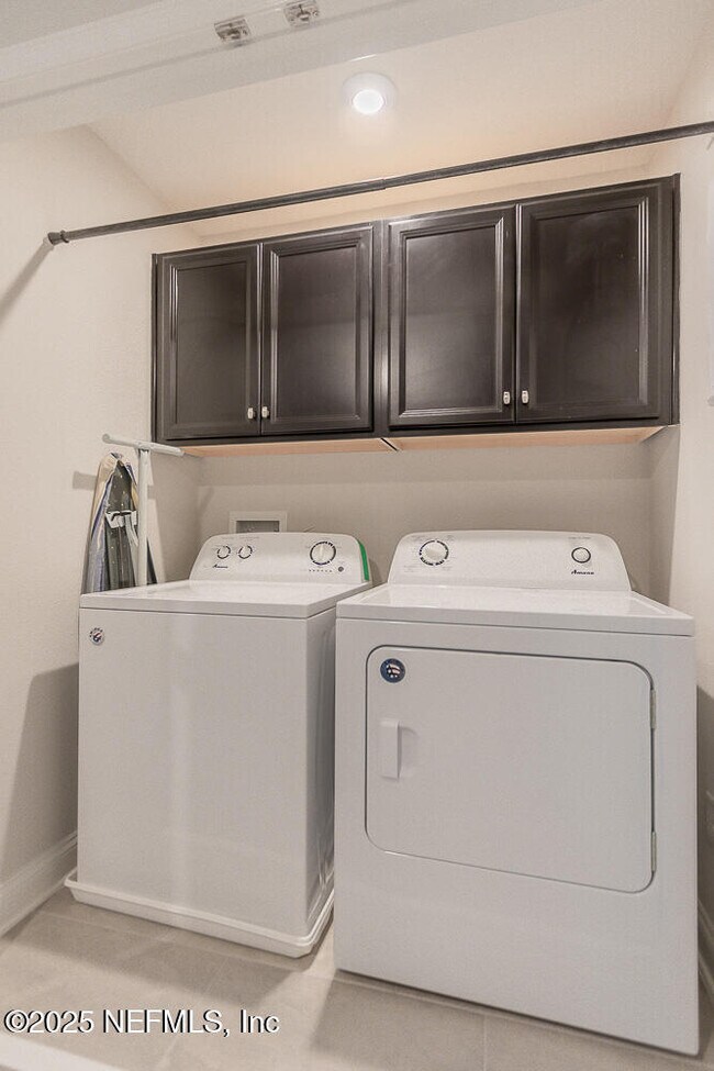 Building Photo - 14056 Sterely Ct S