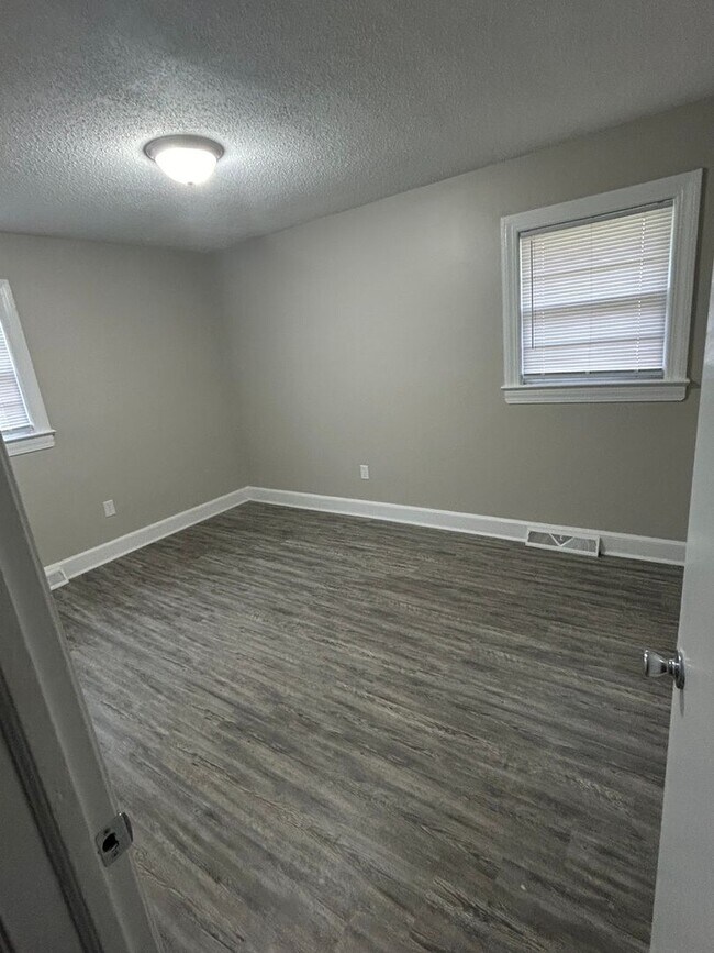 Building Photo - Four Bedroom Two Bath House for Rent $1100.00 per Month