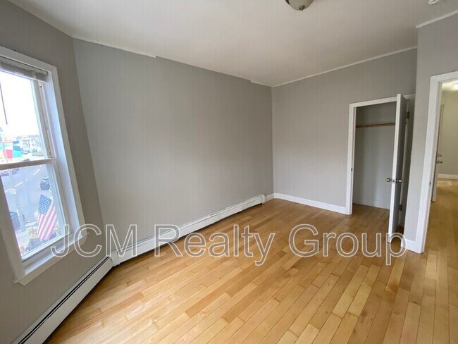Building Photo - 139 Bowdoin St