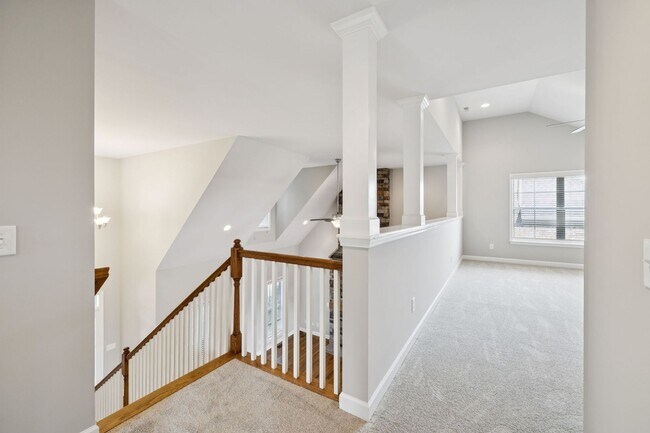 Building Photo - Welcome home to this beautifully maintaine...