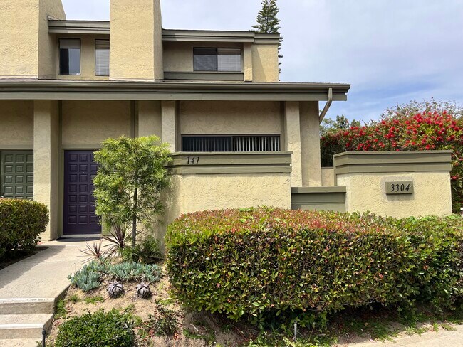 Building Photo - 3304 Caminito Eastbluff