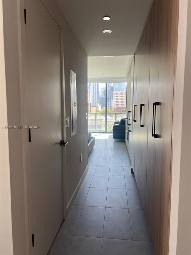 Building Photo - 121 NE 5th St