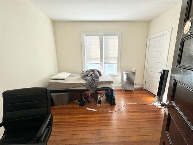 Building Photo - 692 Columbia Rd