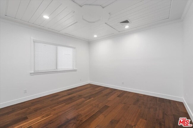 Building Photo - 645 N Sierra Bonita Ave