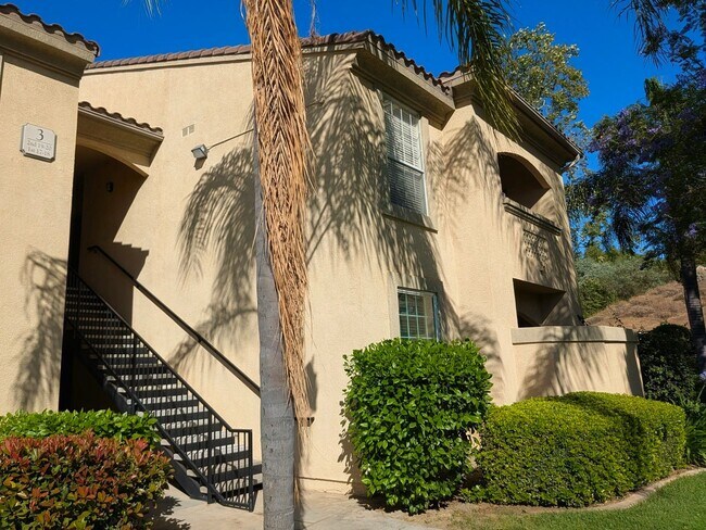Building Photo - 2 Bedroom 2 Bathroom Condo in the Heart of Canyon Crest, Riverside!