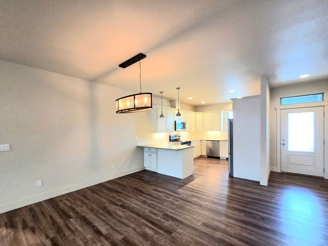 Building Photo - 1704/1706 Danny Boy Ln. Duplex