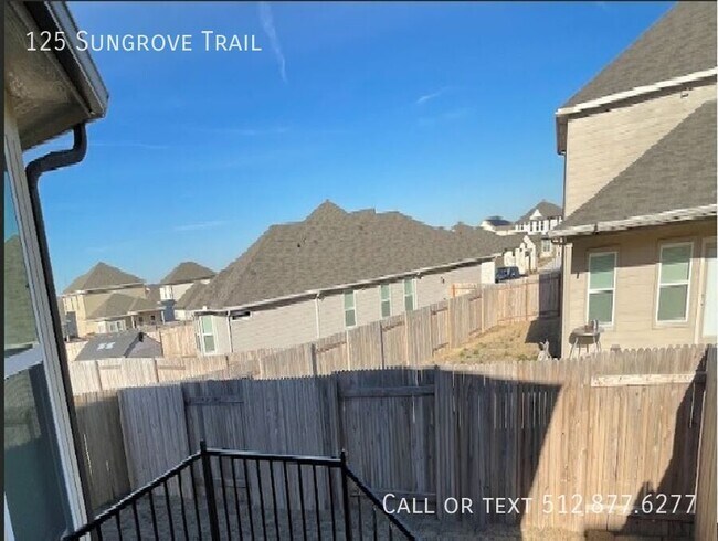 Building Photo - 125 Sungrove Trail-