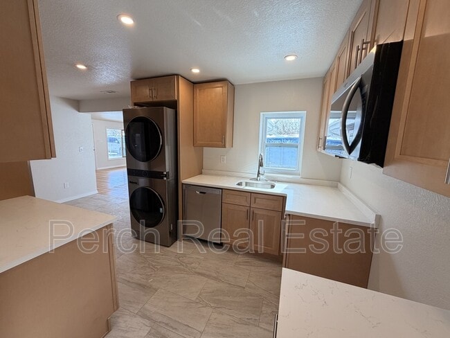 Building Photo - 105 S Kendall St