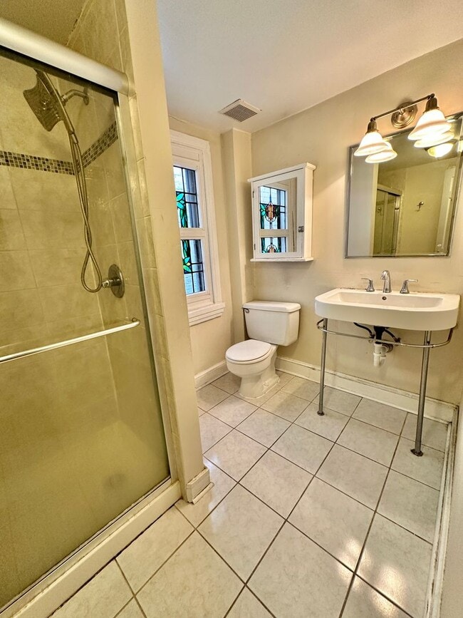 Building Photo - Glamorous Georgetown 2 Bedroom Historic Row Home with Patio