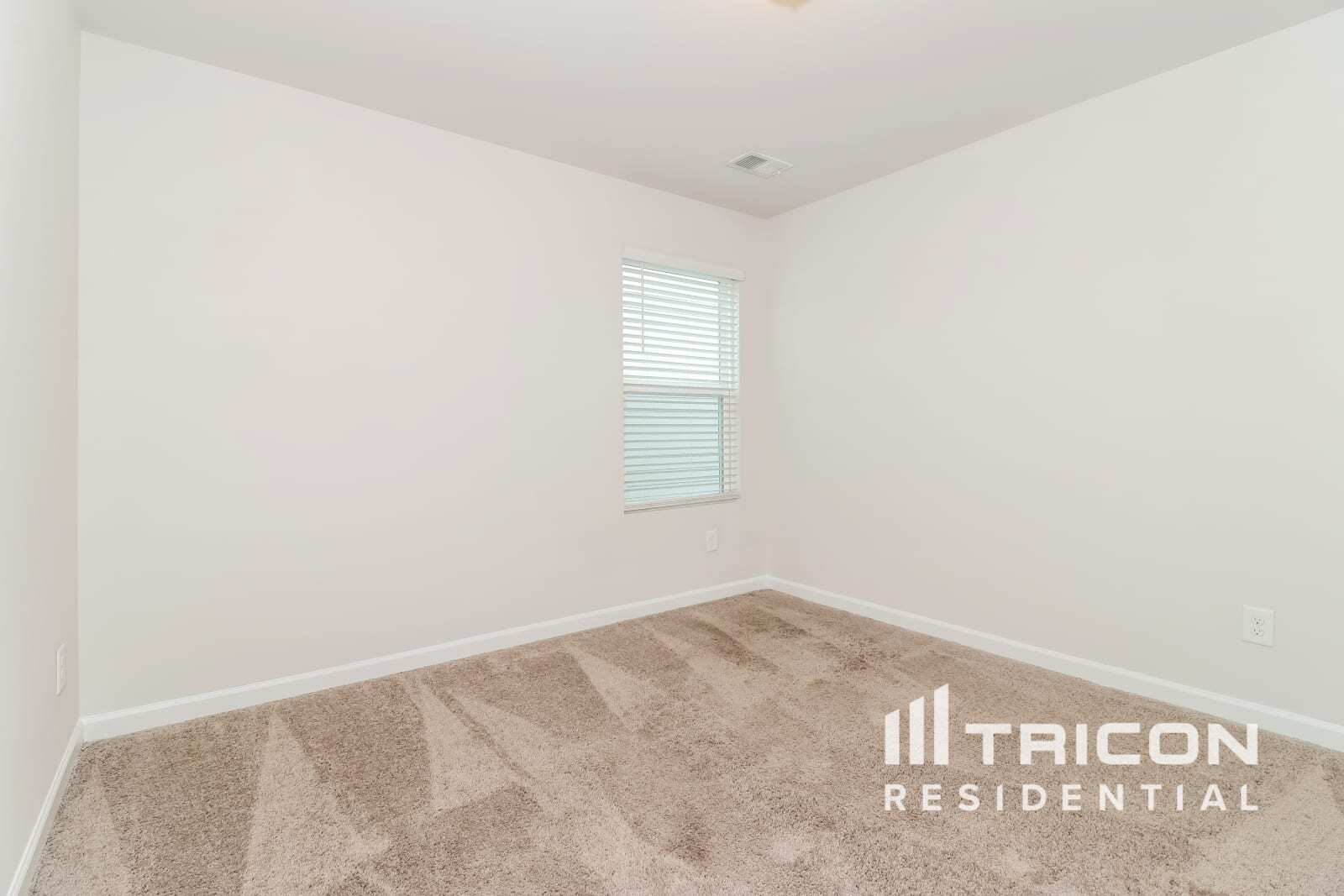 Building Photo - 2848 McKenzie Dr