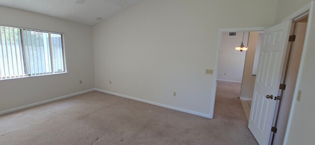 Building Photo - 3 Bed, 2 Bath, 2 Car garage.