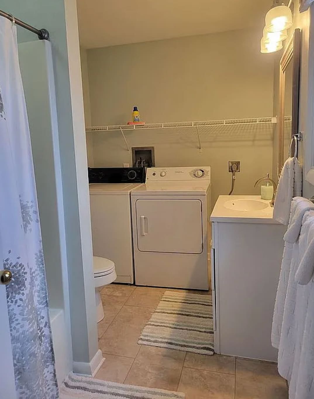 Full bath with washer and dryer - 533 N 2nd St