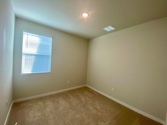 Building Photo - BRAND NEW HOME