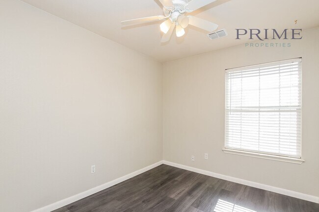 Building Photo - Perfectly Renovated Rental!