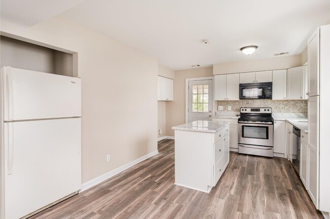 Building Photo - 765 Huntington Pkwy