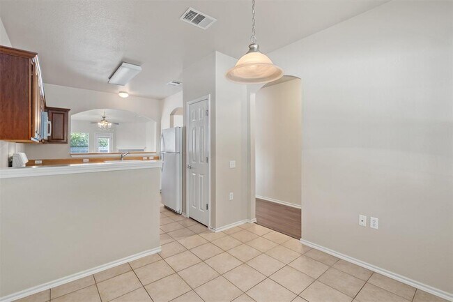 Building Photo - 10936 Furrow Hill Dr