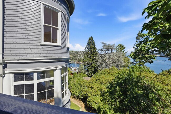 Building Photo - 172 Bella Vista Ave