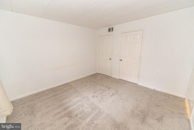 Building Photo - 227 Canal Park Dr