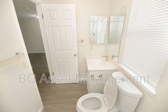 Building Photo - 701 San Pablo Ave