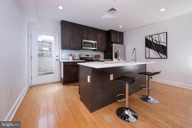 Building Photo - 2102 Berges St